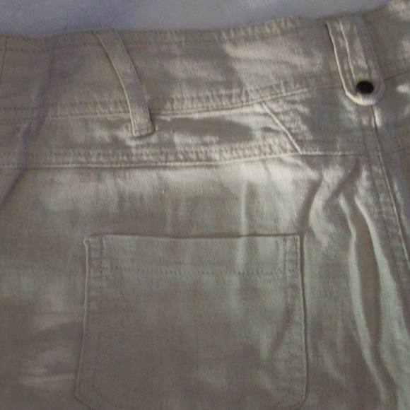 Shorts - Picture 6 of 7